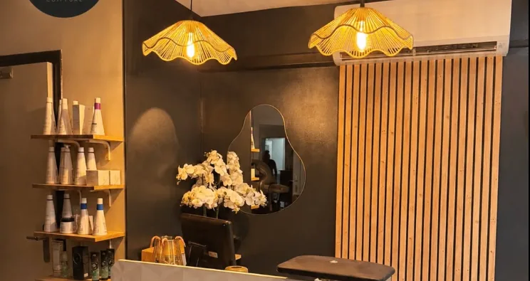 Espace d'accueil du salon Zélie Duflou Coiffure à Coudekerque-Branche
